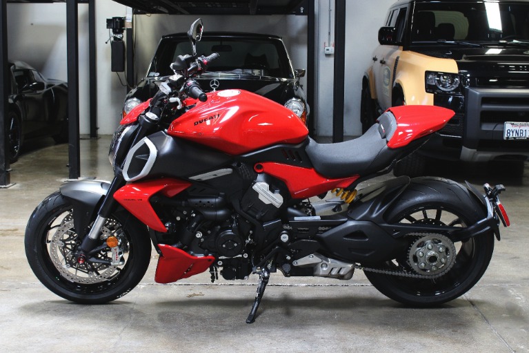 Used 2023 Ducati Diavel V4 for sale $22,995 at San Francisco Sports Cars in San Carlos CA 94070 4