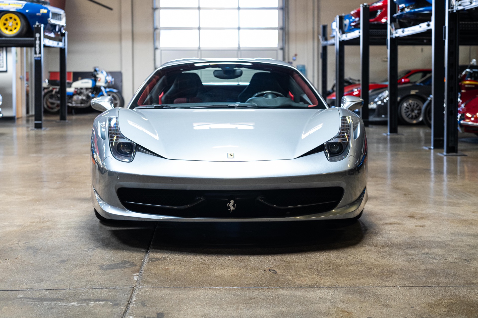 美品　洋書　FERRARI FERRARI THE LEGEND ON THE ROAD フェラーリ本